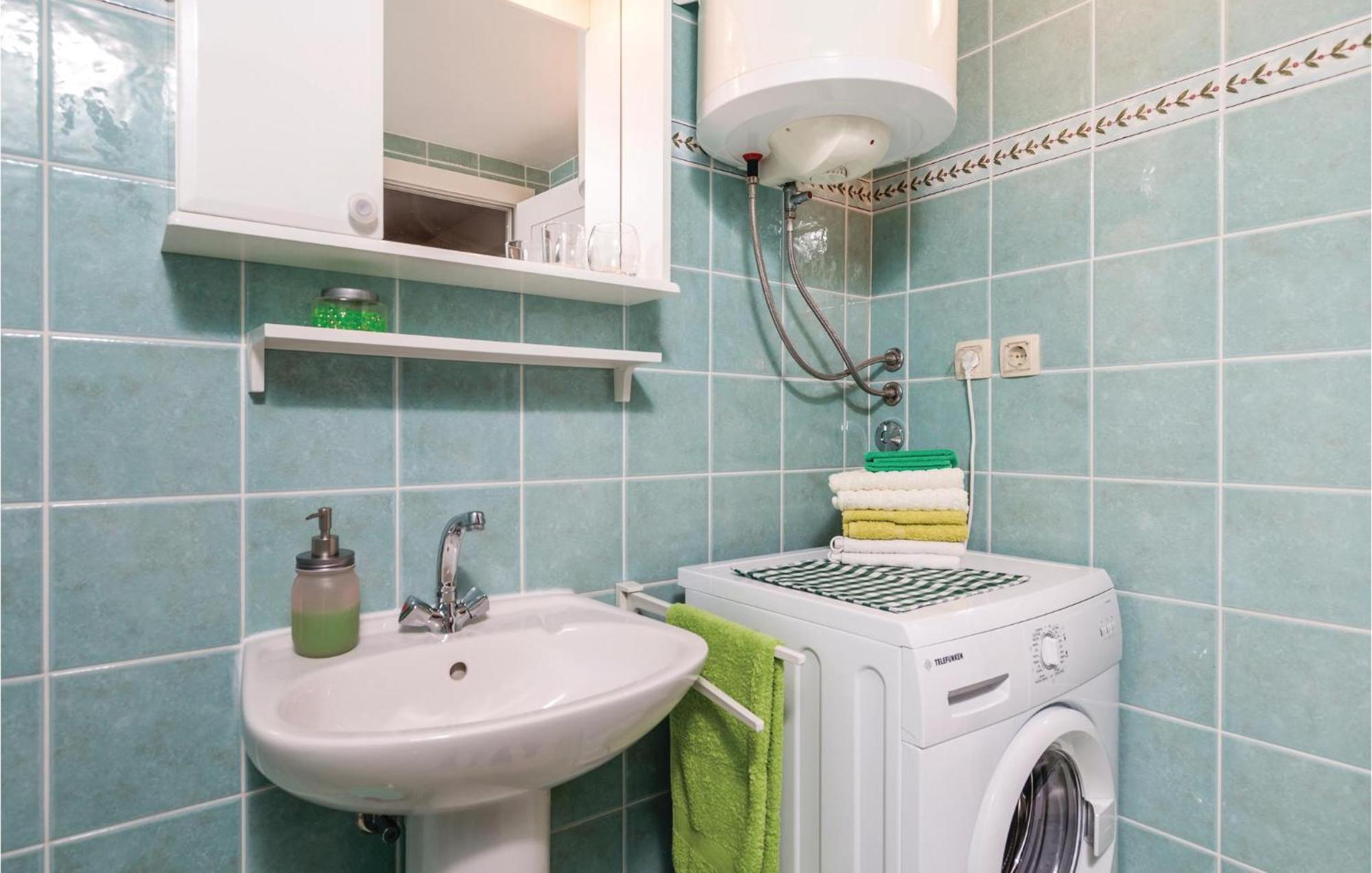 1 Bedroom Gorgeous Apartment In Ловран Екстер'єр фото